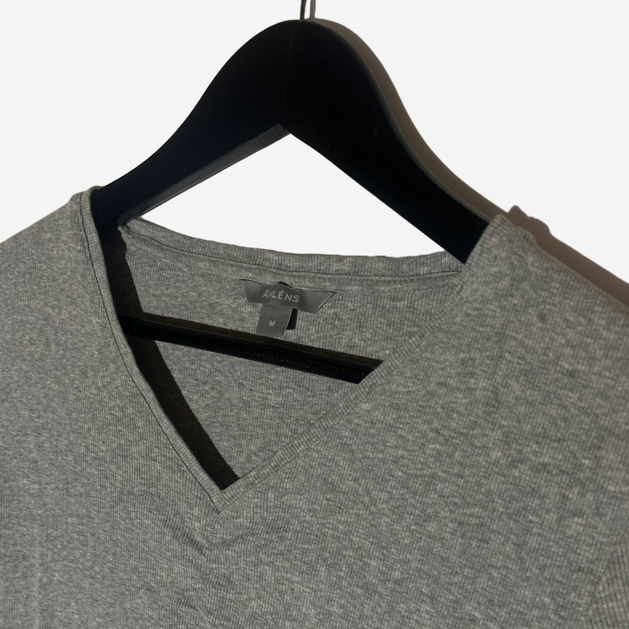 T-shirt - v-ringad (M)