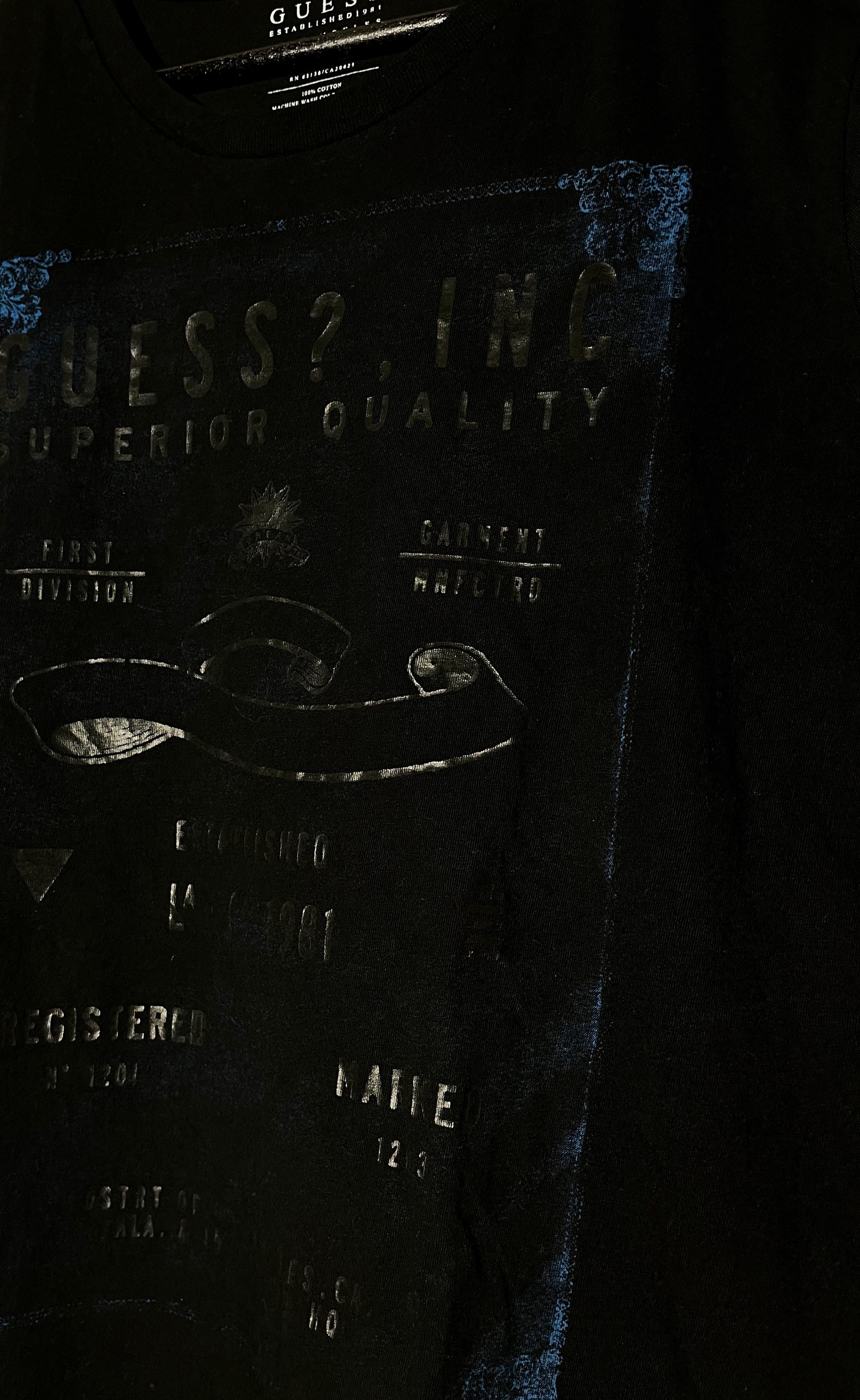 T-shirt med design (L) - Evinto
