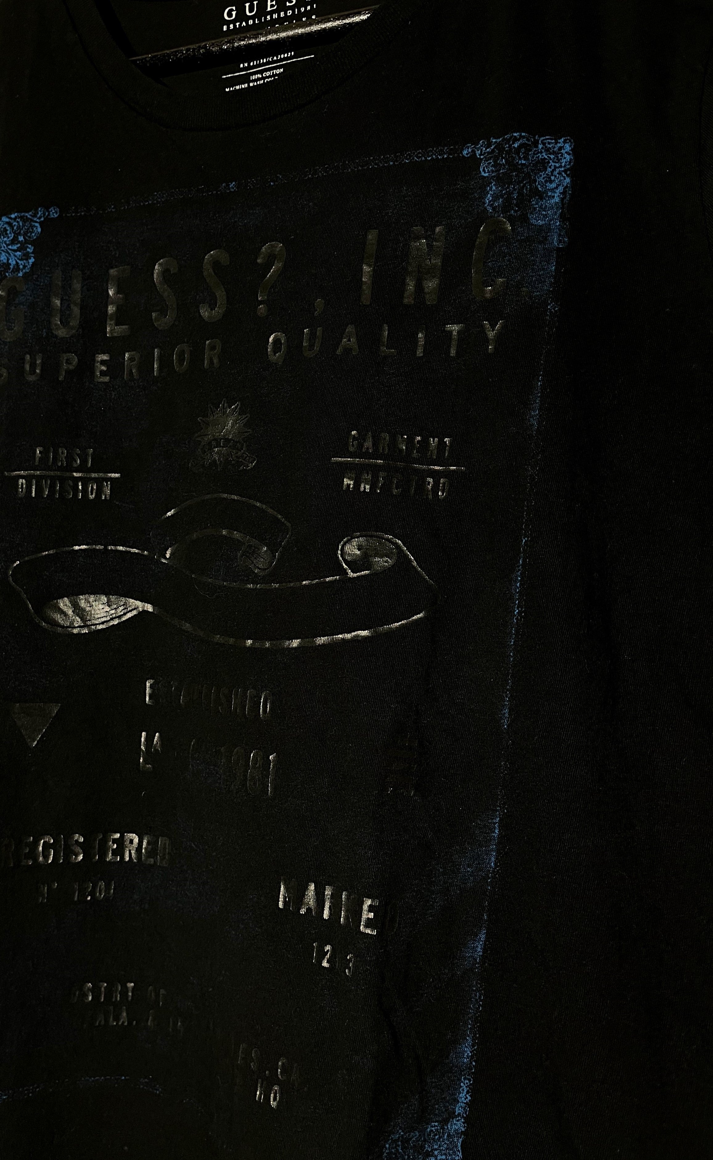 T-shirt med design (L) - Evinto