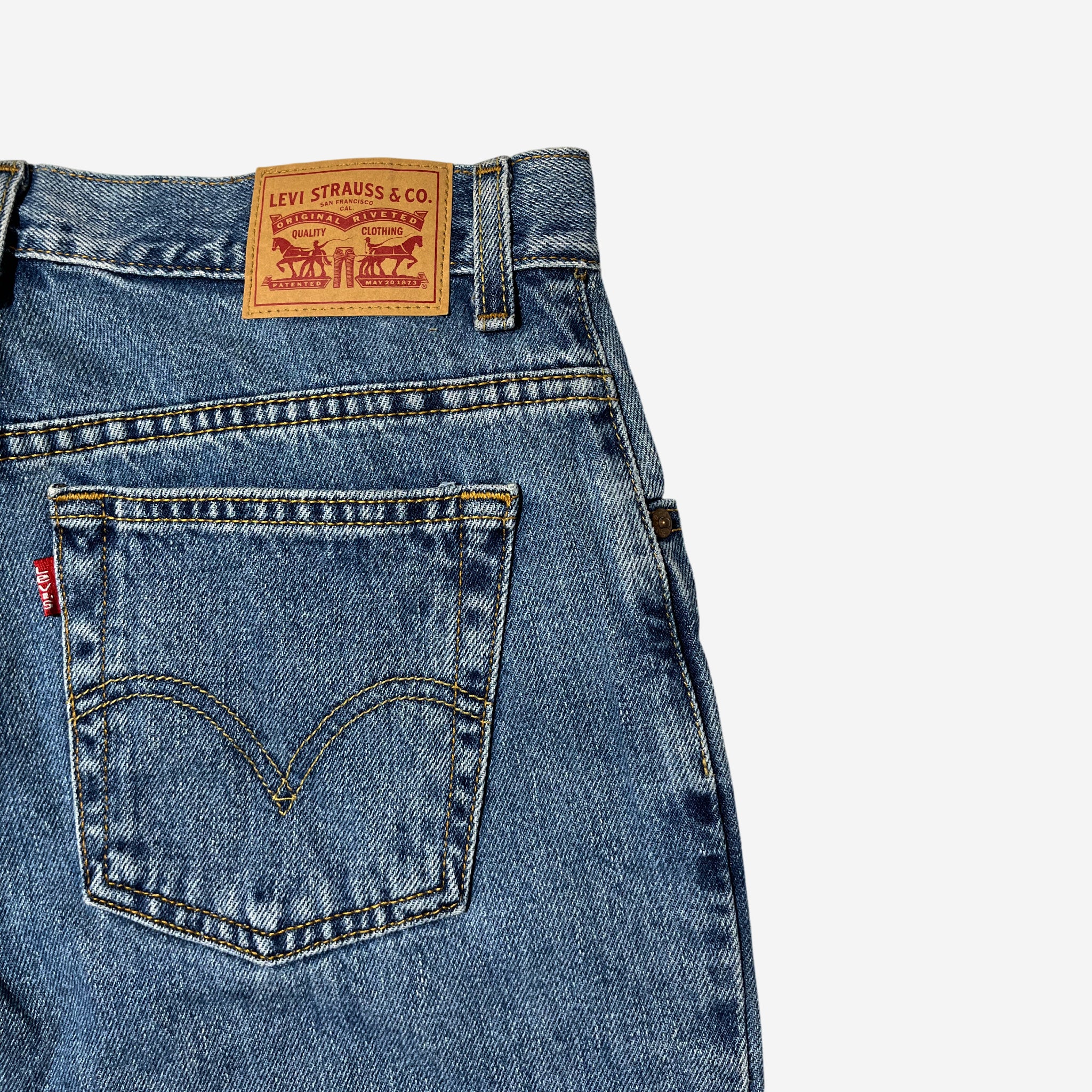 Tapered Fit Jeans (W33 x L30)