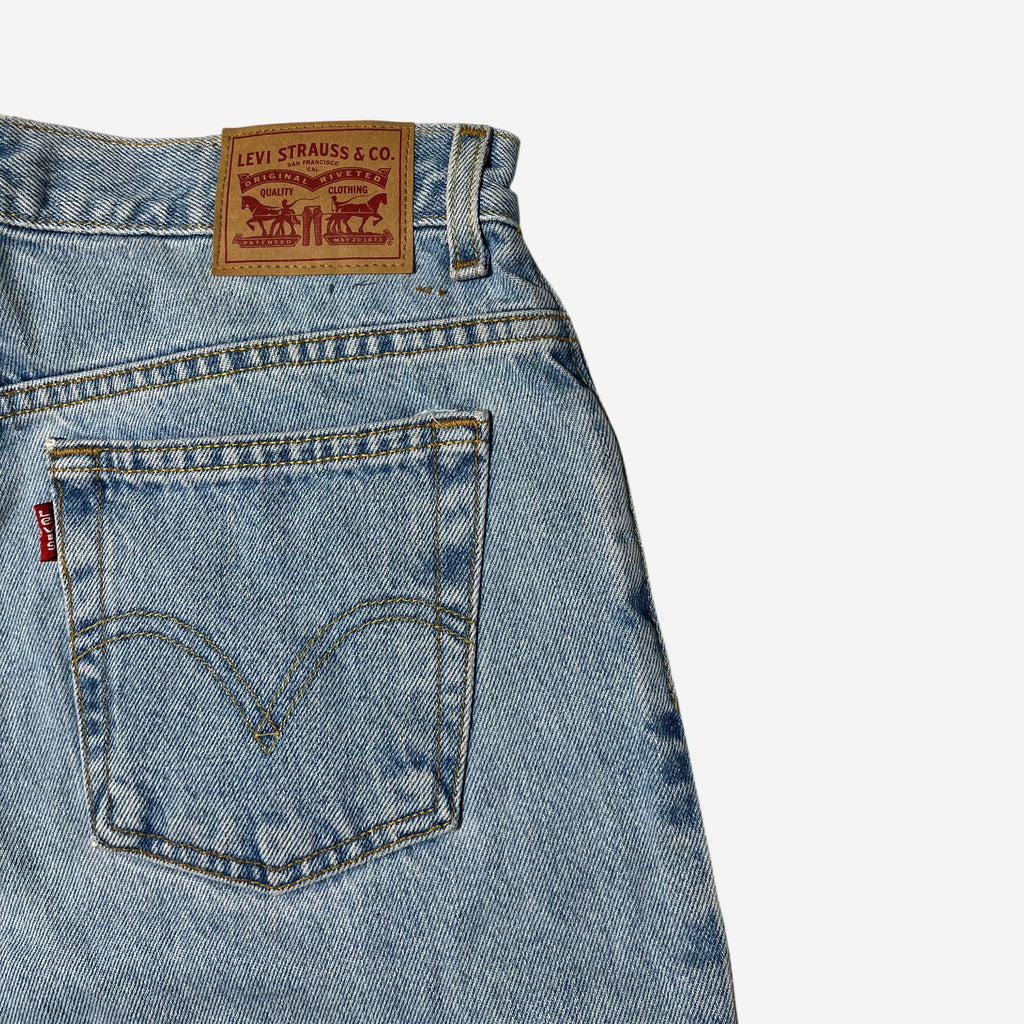 Tapered Fit Jeans (W32 x L28)