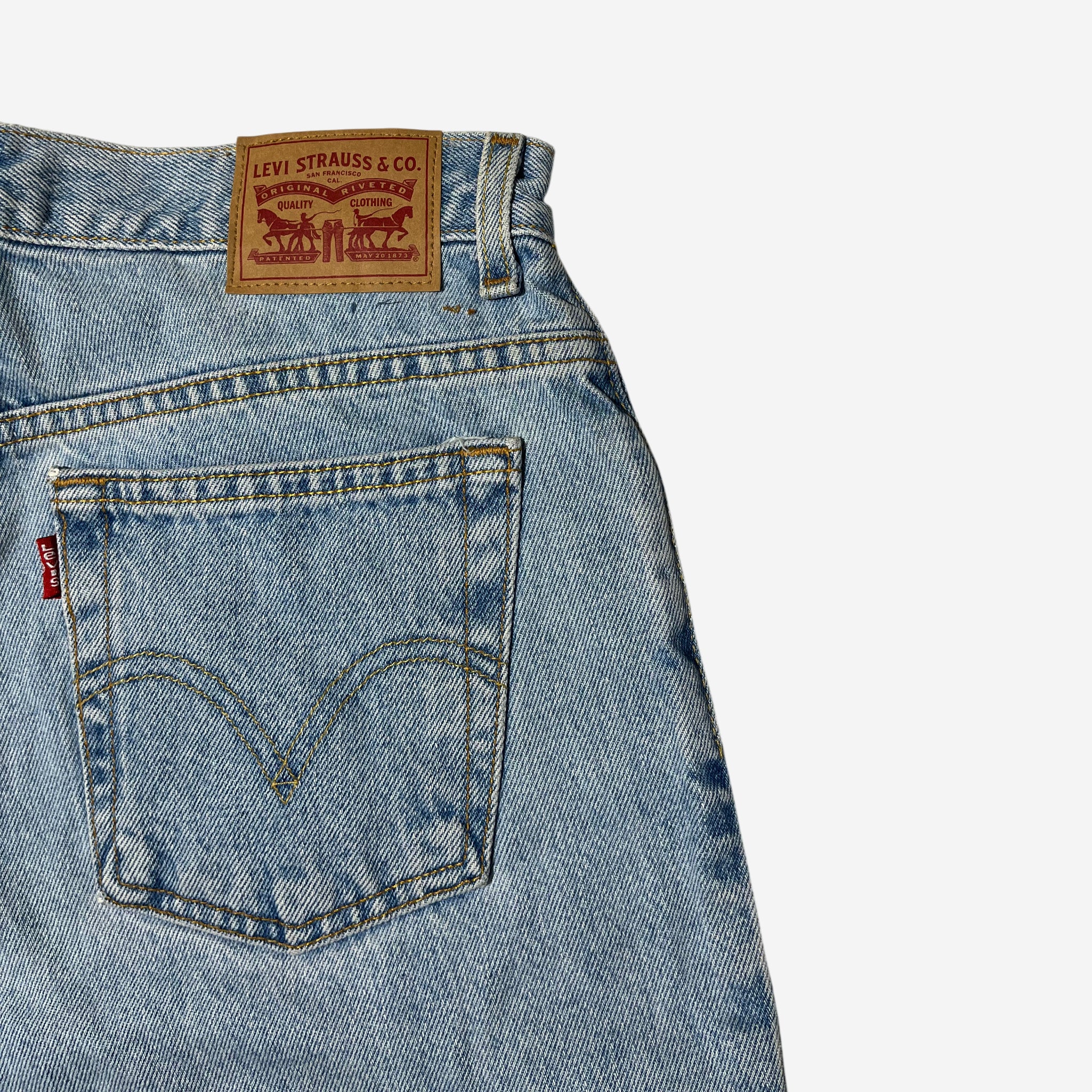 Tapered Fit Jeans (W32 x L28)
